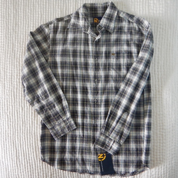 Nautica Button Up Shirt in Hunter Plaid - Picture 4 of 7